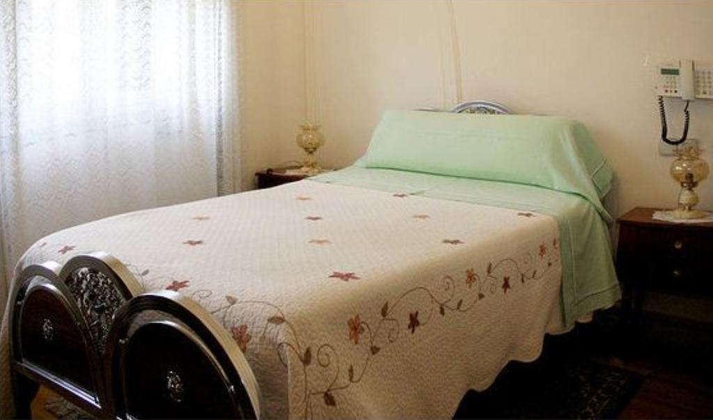 Hostal Delfina Madrid Ruang foto