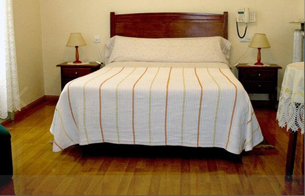 Hostal Delfina Madrid Ruang foto
